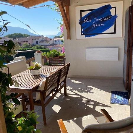 Blue Portrait House Apartment Golfo Aranci Bagian luar foto
