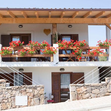 Blue Portrait House Apartment Golfo Aranci Bagian luar foto