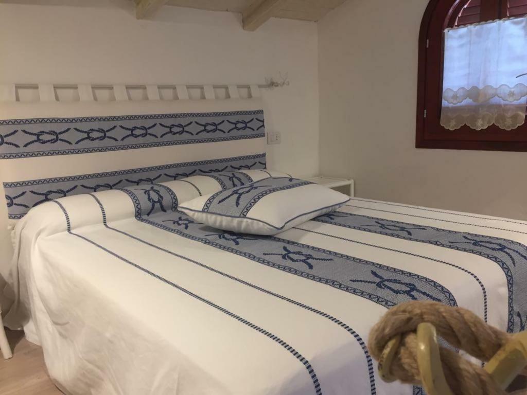 Blue Portrait House Apartment Golfo Aranci Bagian luar foto