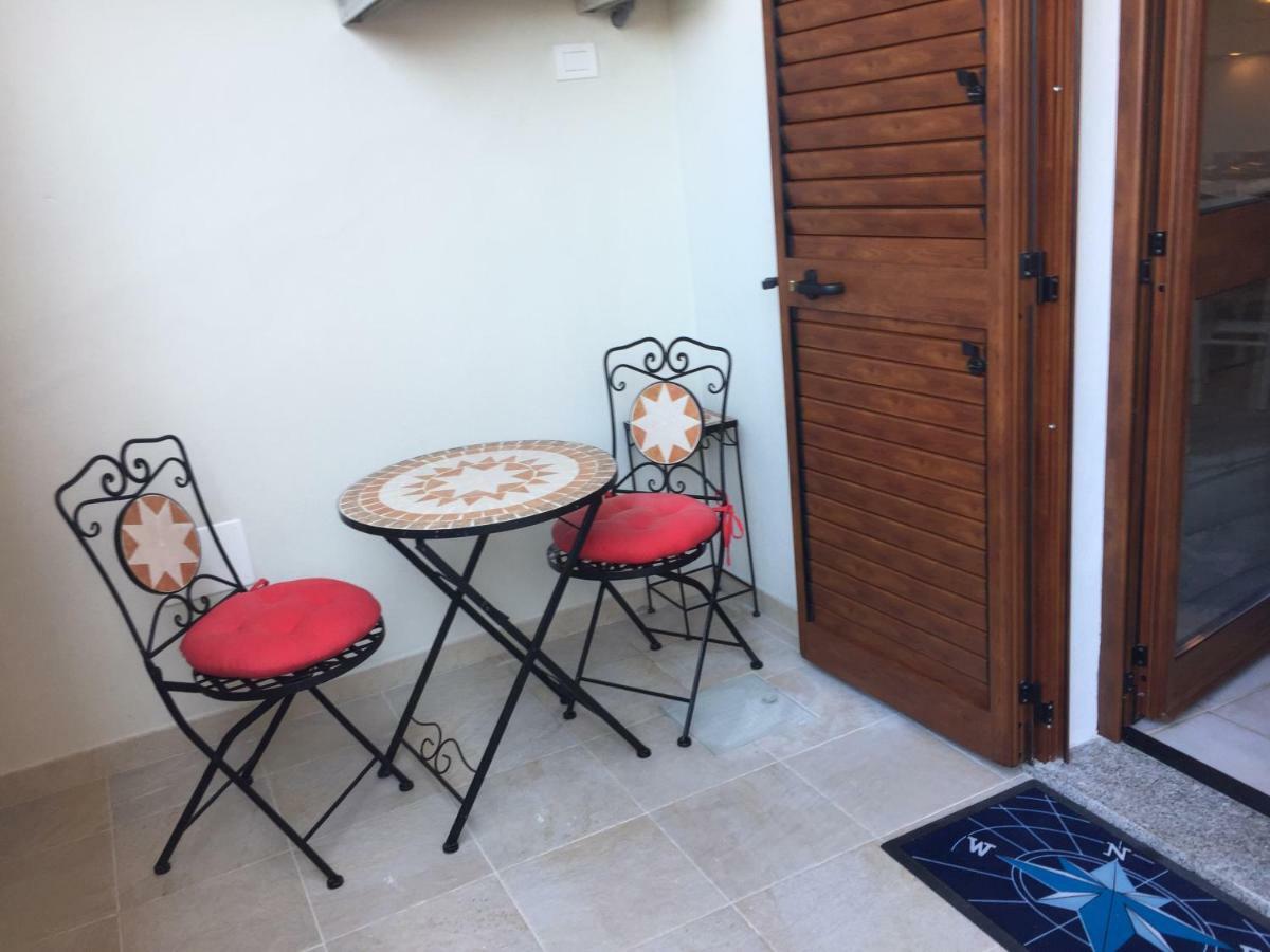 Blue Portrait House Apartment Golfo Aranci Bagian luar foto