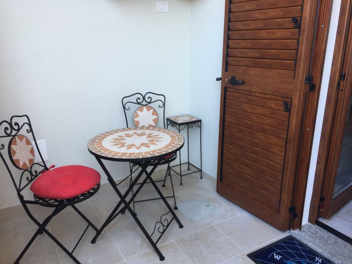 Blue Portrait House Apartment Golfo Aranci Bagian luar foto
