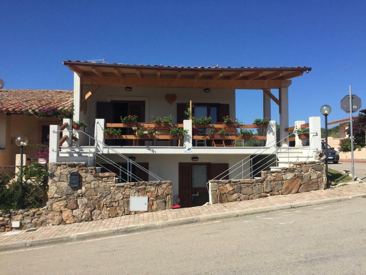 Blue Portrait House Apartment Golfo Aranci Bagian luar foto