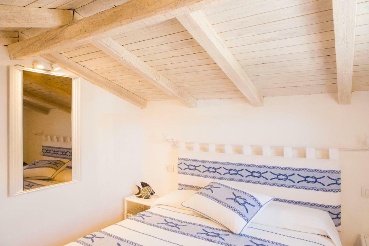 Blue Portrait House Apartment Golfo Aranci Bagian luar foto