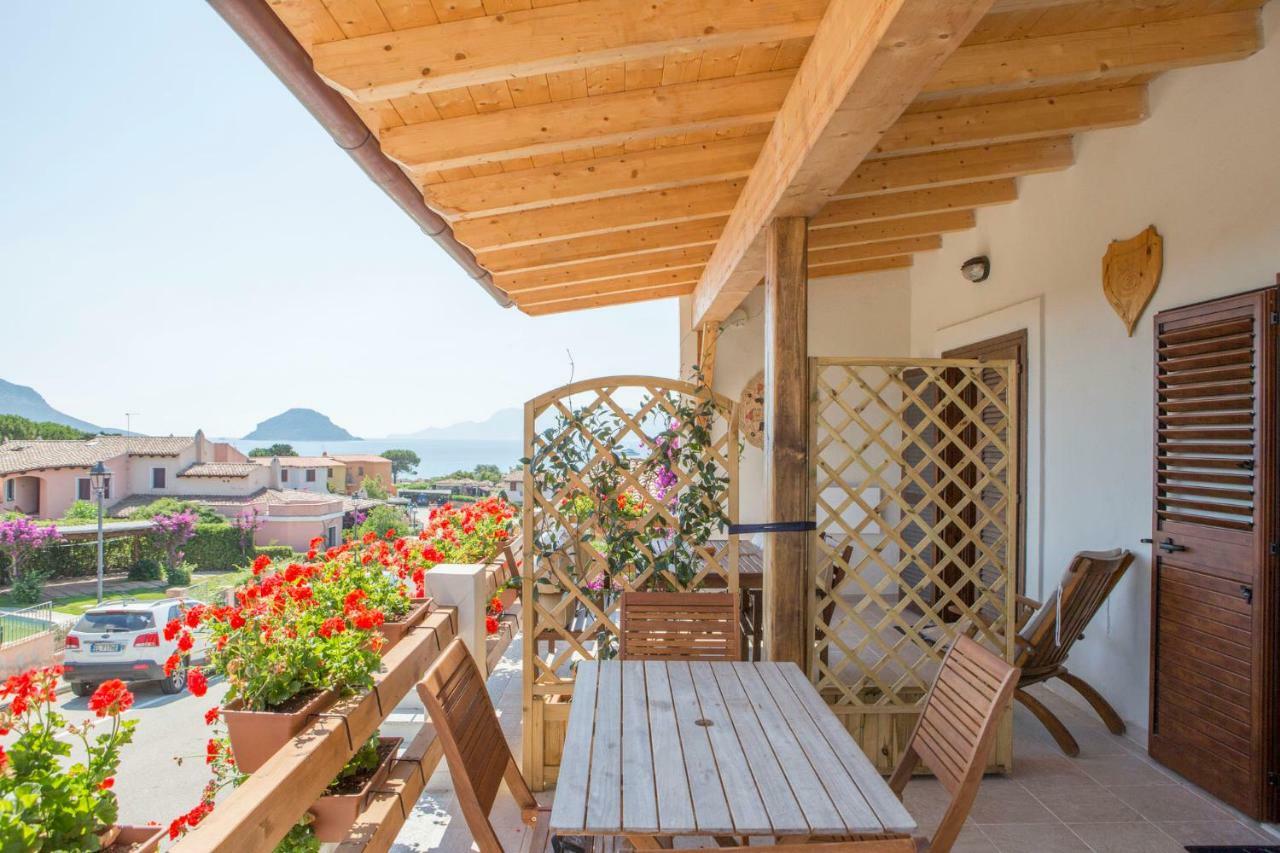 Blue Portrait House Apartment Golfo Aranci Bagian luar foto