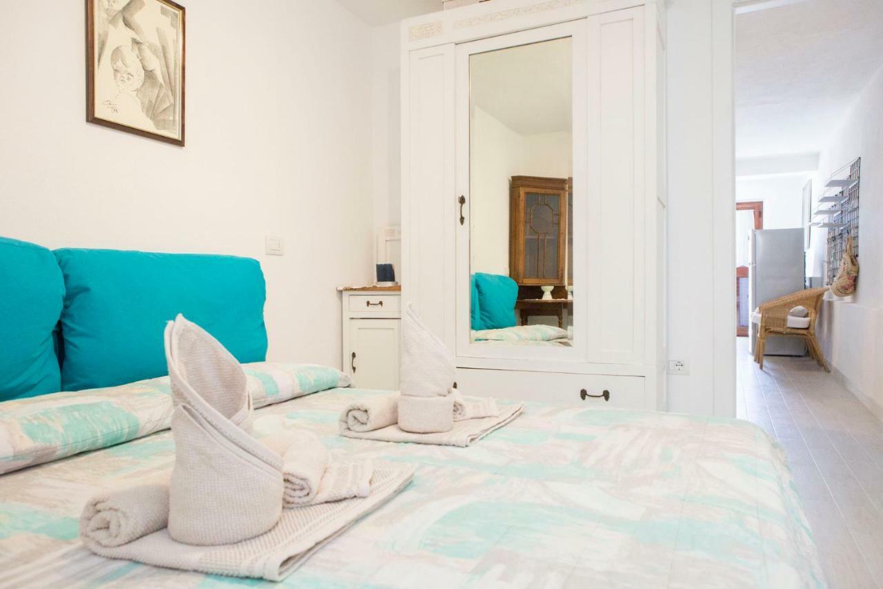 Blue Portrait House Apartment Golfo Aranci Bagian luar foto